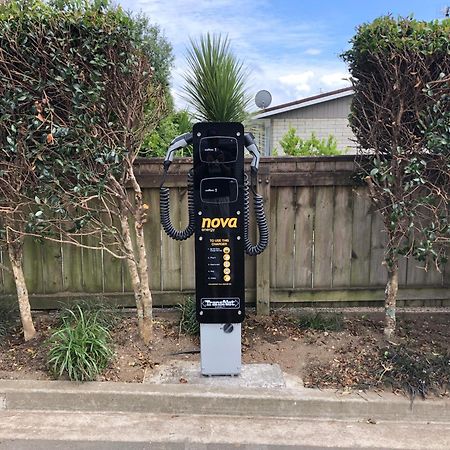 Pukekura Motor Lodge New Plymouth Dış mekan fotoğraf Nova EV charging station