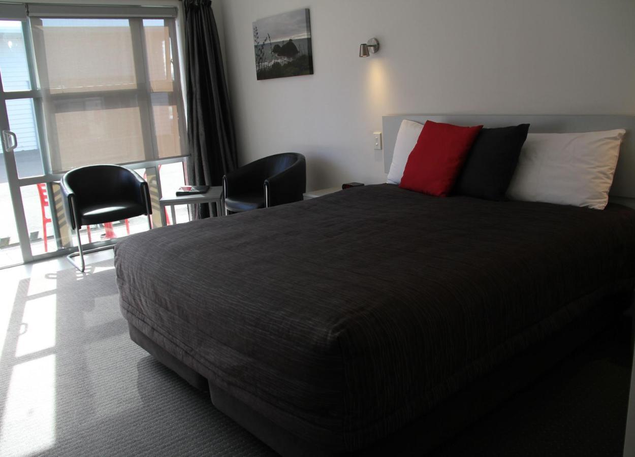 Pukekura Motor Lodge New Plymouth Dış mekan fotoğraf A room at the hotel