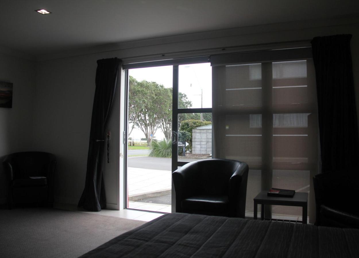 Pukekura Motor Lodge New Plymouth Dış mekan fotoğraf A room at the motel