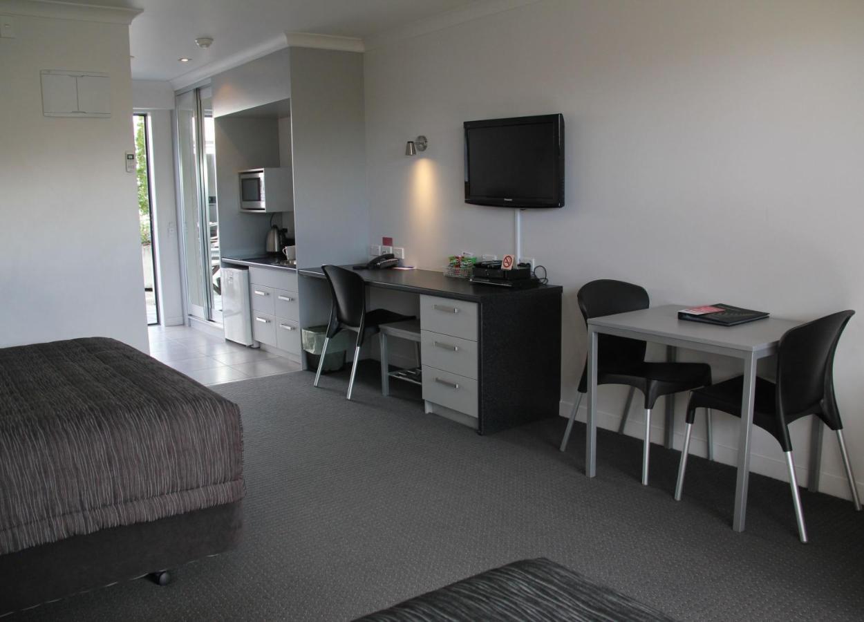 Pukekura Motor Lodge New Plymouth Dış mekan fotoğraf A typical studio apartment