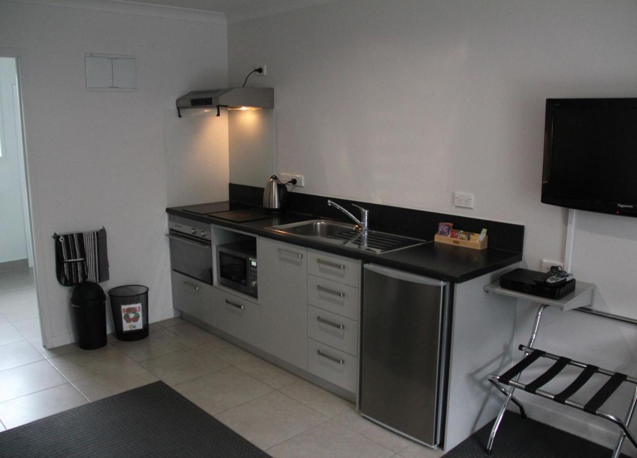 Pukekura Motor Lodge New Plymouth Dış mekan fotoğraf A kitchenette in a hotel