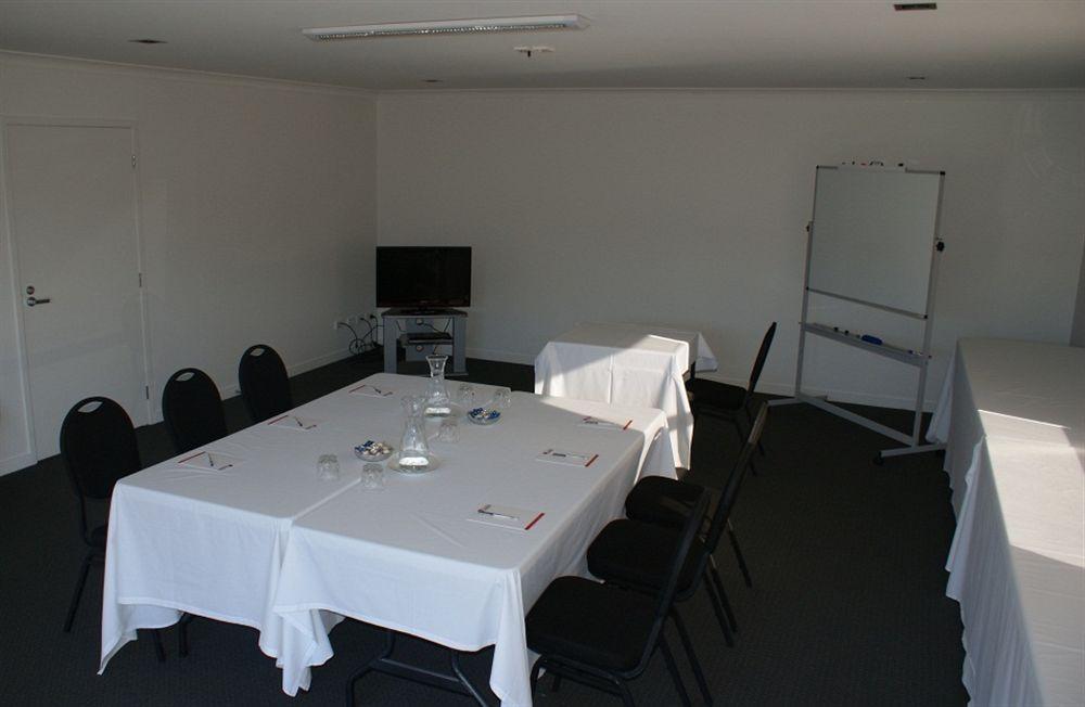 Pukekura Motor Lodge New Plymouth Dış mekan fotoğraf The boardroom at the National Institute of Dramatic Art