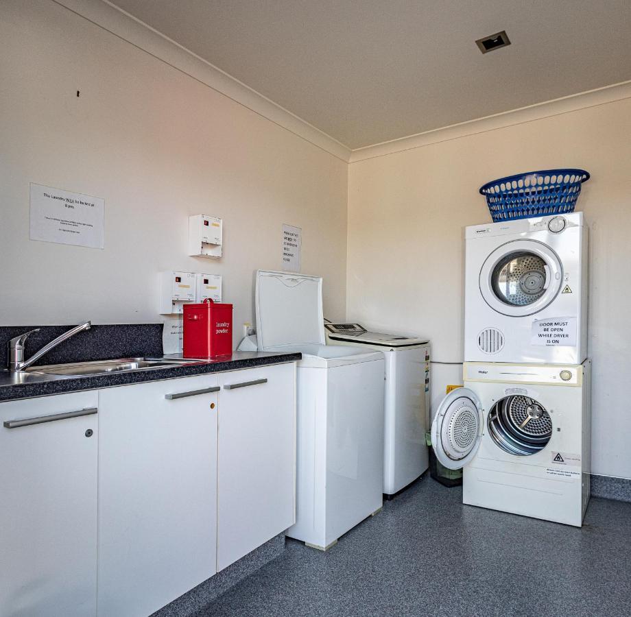 Pukekura Motor Lodge New Plymouth Dış mekan fotoğraf Laundry facilities at the University of Otago