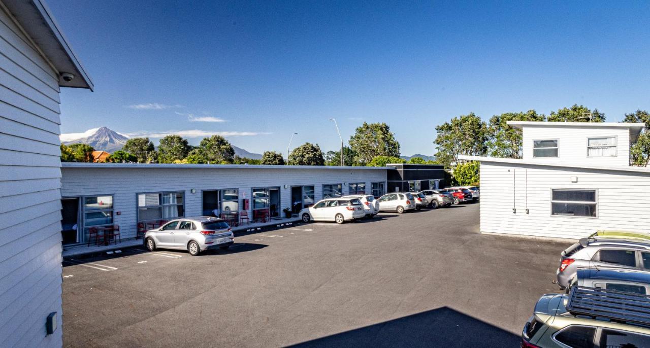Pukekura Motor Lodge New Plymouth Dış mekan fotoğraf The school's main building