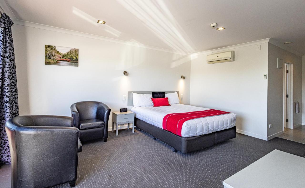 Pukekura Motor Lodge New Plymouth Dış mekan fotoğraf A typical motel room