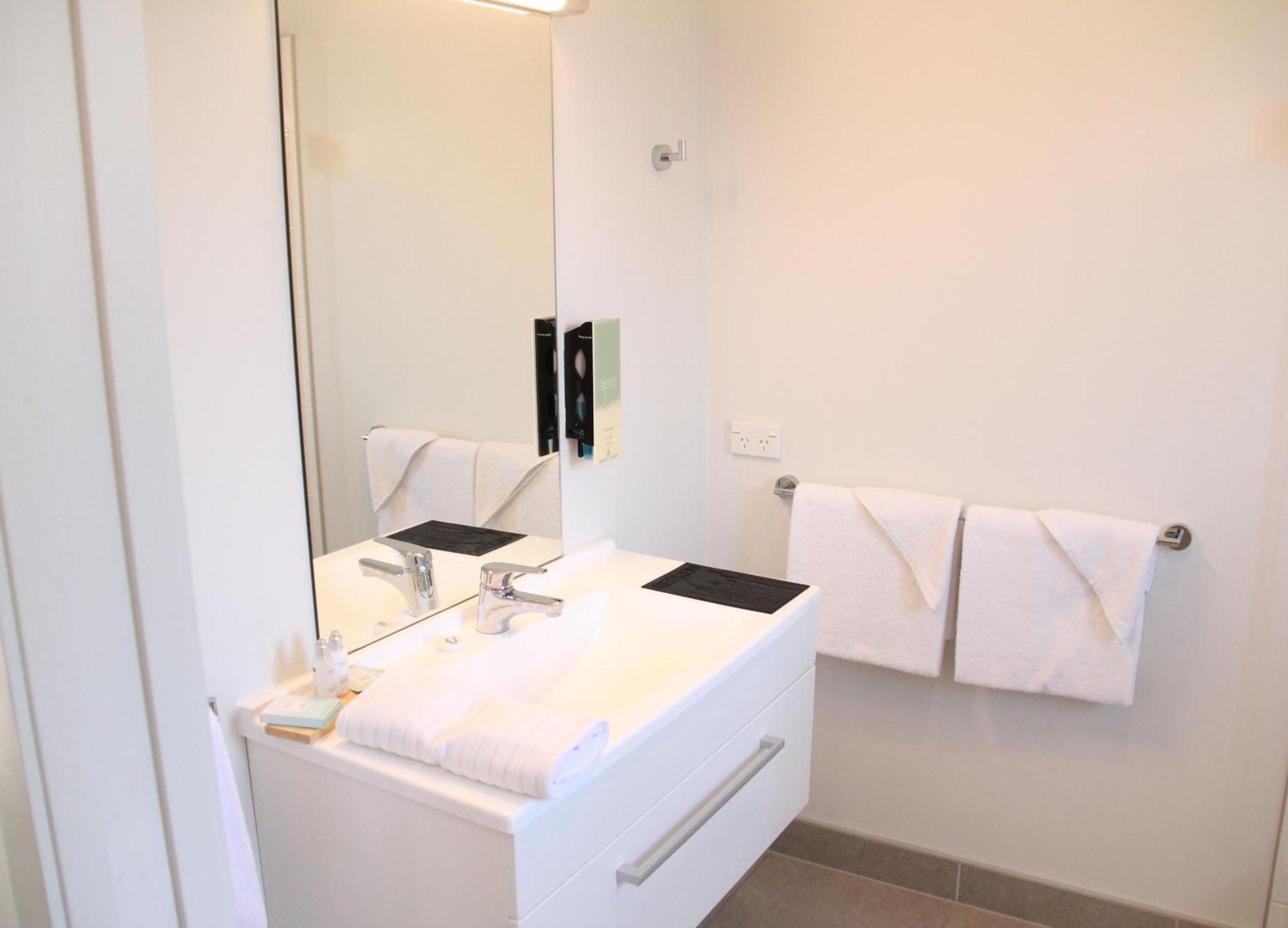 Pukekura Motor Lodge New Plymouth Oda fotoğraf Bathroom