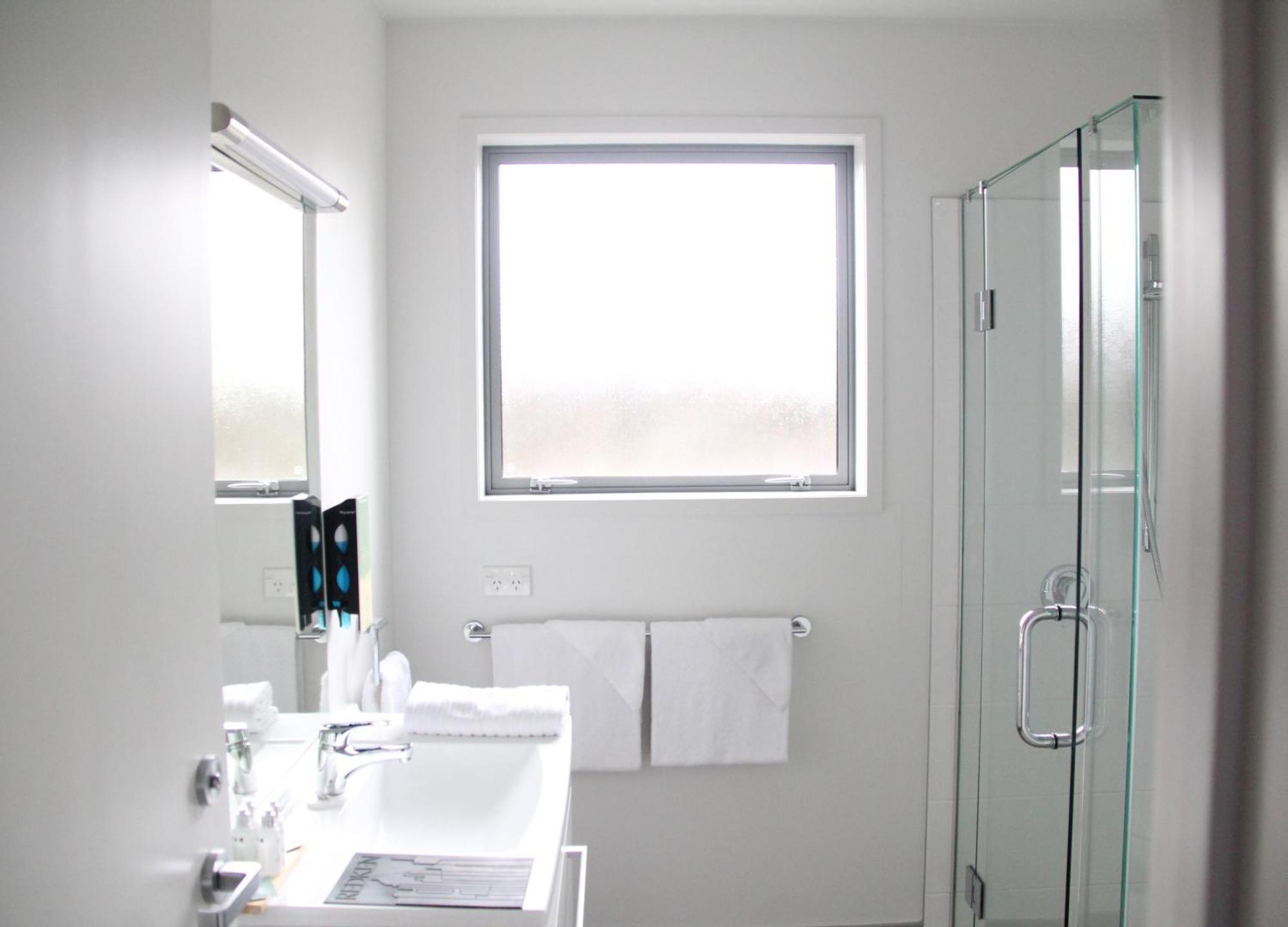 Pukekura Motor Lodge New Plymouth Oda fotoğraf Bathroom