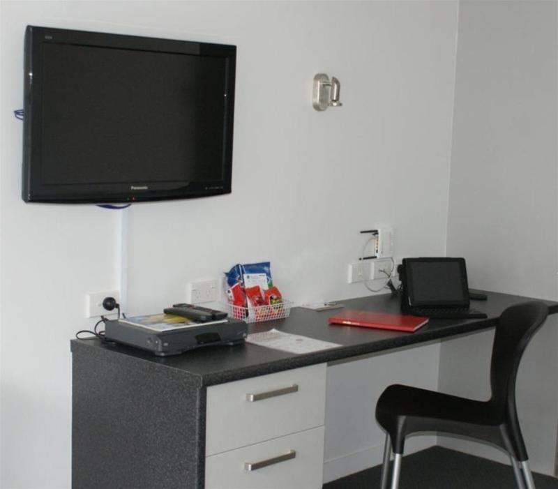 Pukekura Motor Lodge New Plymouth Dış mekan fotoğraf A typical office at the University of Applied Sciences and Medical University of Southern Tyrol